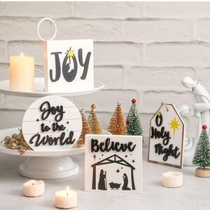 17 piece Holiday Christmas Decor Sign Set